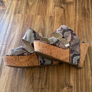 Vintage women’s Nine West Snakeskin Wedge Sandals heels size 7